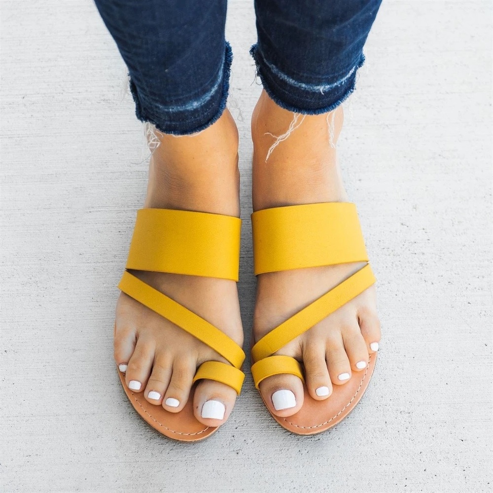 Soda Womens Joan Flat Sandals Marigold Toe Ring Slip On 6